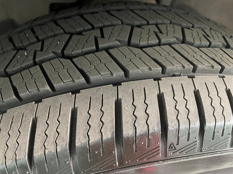 Chevrolet Suburban Vehicle Full-screen Gallery Image 47