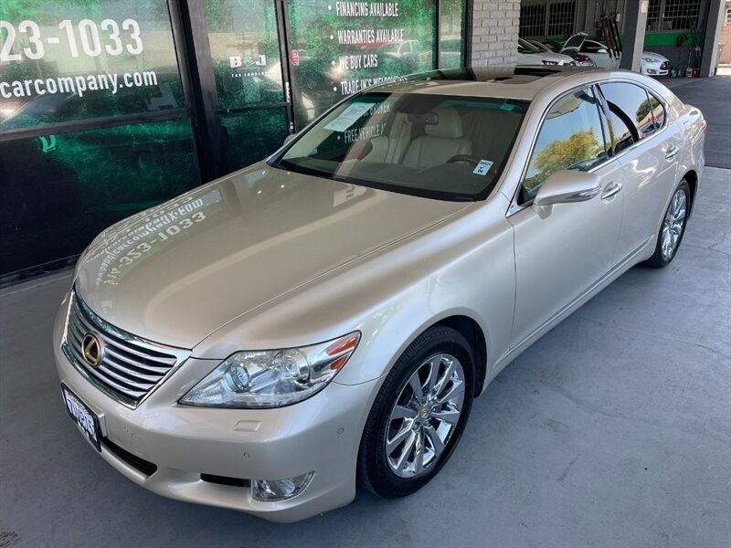 Lexus LS 460 Vehicle Full-screen Gallery Image 02