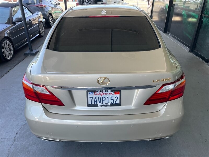 Lexus LS 460 Vehicle Full-screen Gallery Image 15