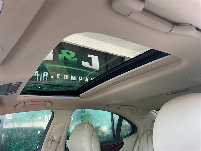 Lexus LS 460 Vehicle Full-screen Gallery Image 17