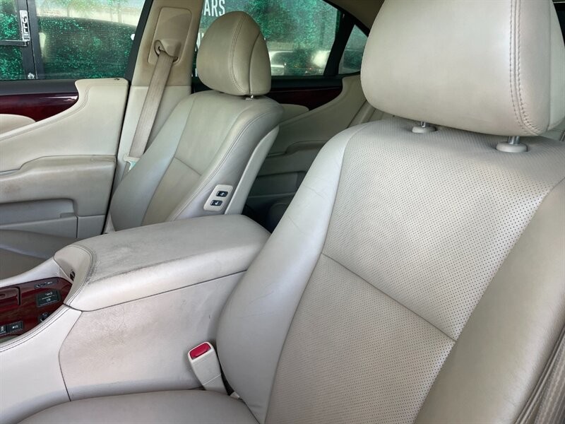 Lexus LS 460 Vehicle Full-screen Gallery Image 20