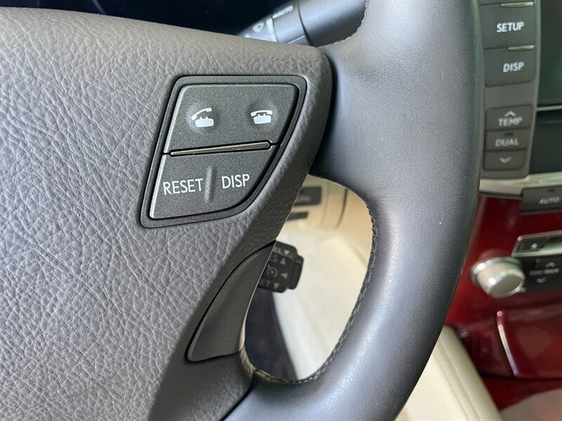 Lexus LS 460 Vehicle Full-screen Gallery Image 24