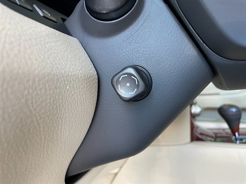 Lexus LS 460 Vehicle Full-screen Gallery Image 25