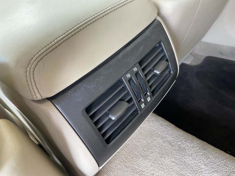 Lexus LS 460 Vehicle Full-screen Gallery Image 30