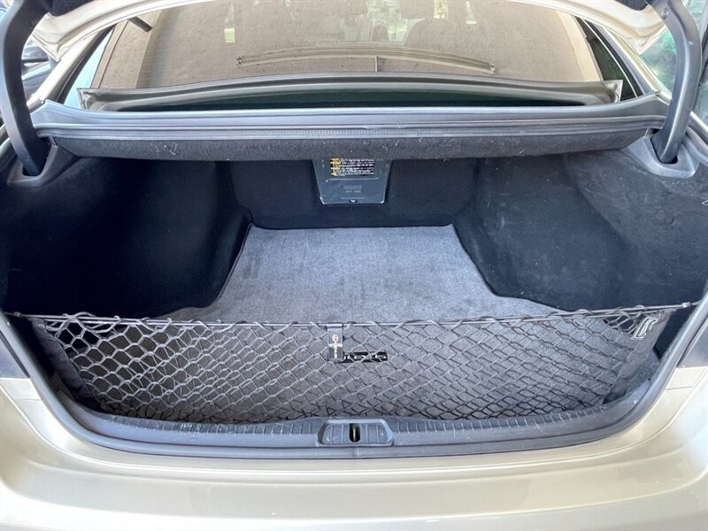 Lexus LS 460 Vehicle Full-screen Gallery Image 41