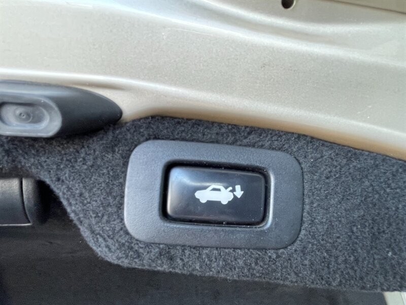 Lexus LS 460 Vehicle Full-screen Gallery Image 42