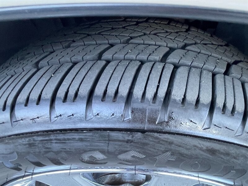 Lexus LS 460 Vehicle Full-screen Gallery Image 45