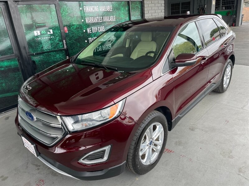 Ford Edge Vehicle Full-screen Gallery Image 02