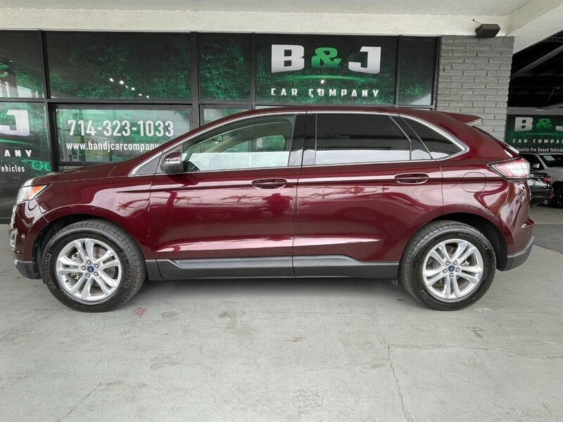 Ford Edge Vehicle Full-screen Gallery Image 04