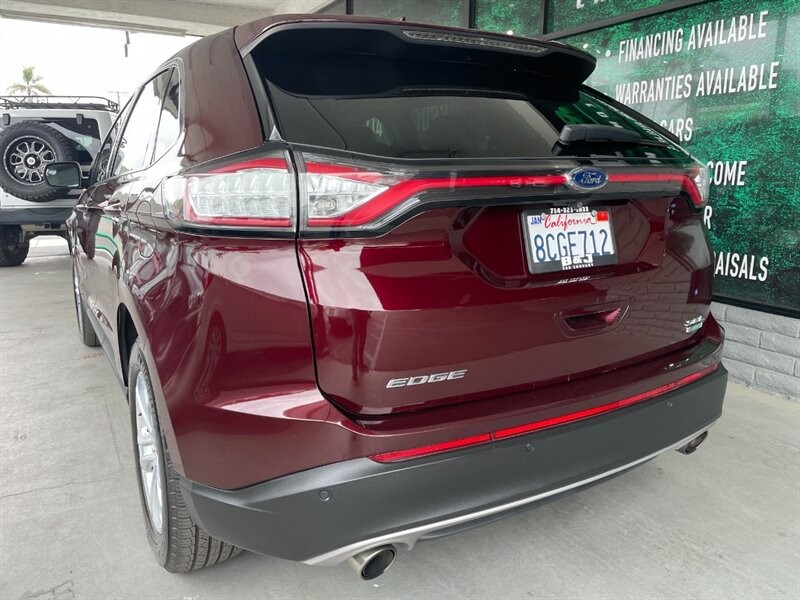 Ford Edge Vehicle Full-screen Gallery Image 07