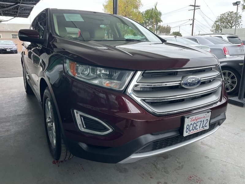 Ford Edge Vehicle Full-screen Gallery Image 09