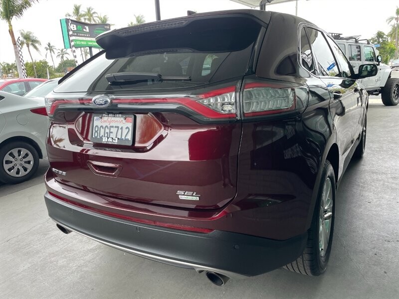 Ford Edge Vehicle Full-screen Gallery Image 11