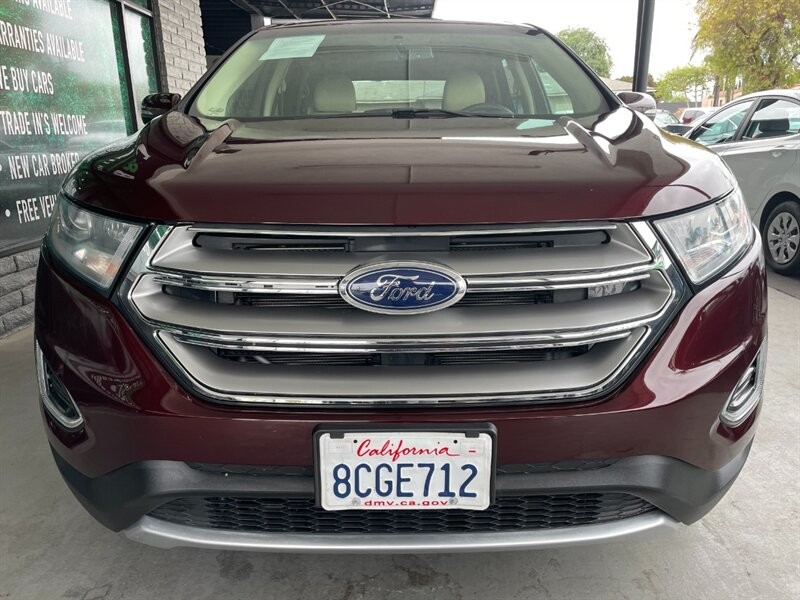 Ford Edge Vehicle Full-screen Gallery Image 12