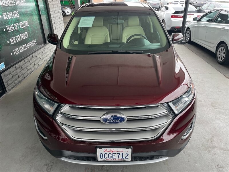 Ford Edge Vehicle Full-screen Gallery Image 13