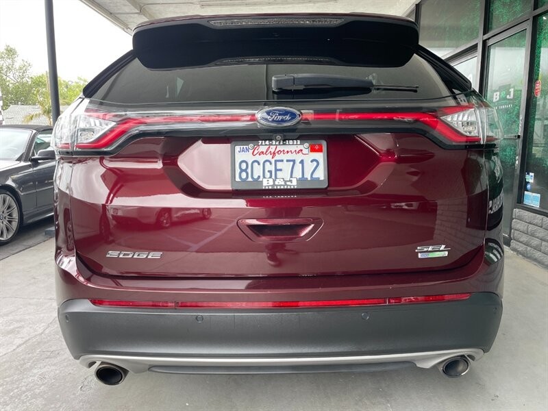 Ford Edge Vehicle Full-screen Gallery Image 14