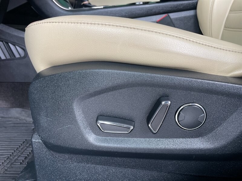 Ford Edge Vehicle Full-screen Gallery Image 19