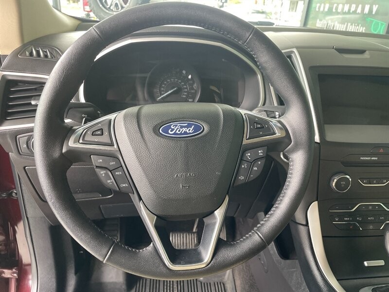 Ford Edge Vehicle Full-screen Gallery Image 20