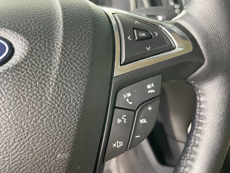 Ford Edge Vehicle Full-screen Gallery Image 22