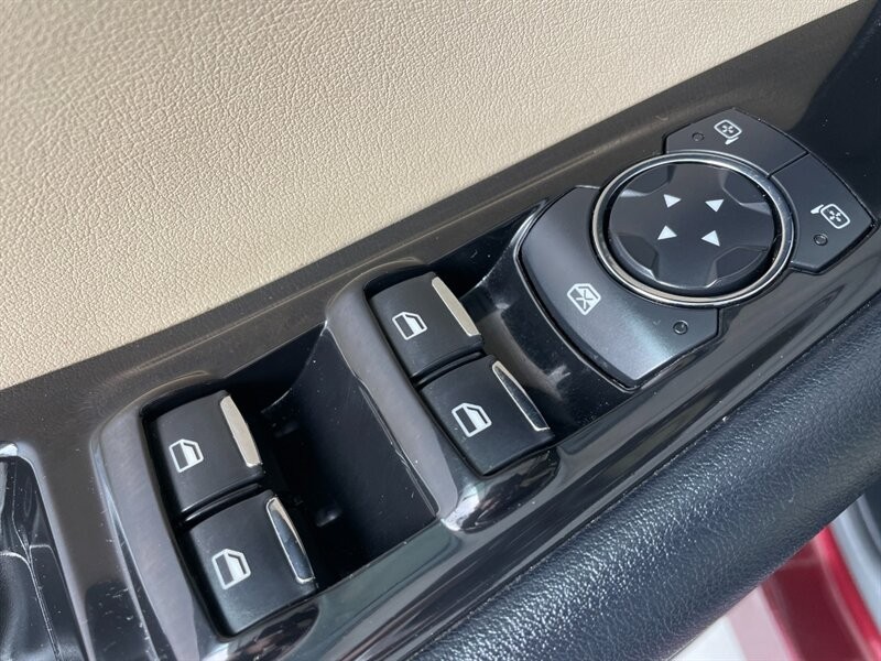 Ford Edge Vehicle Full-screen Gallery Image 24