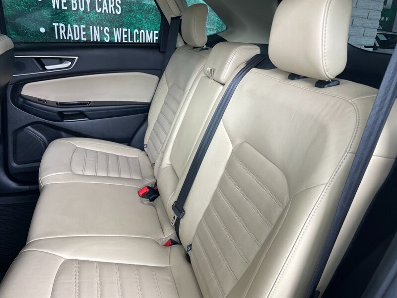 Ford Edge Vehicle Full-screen Gallery Image 25