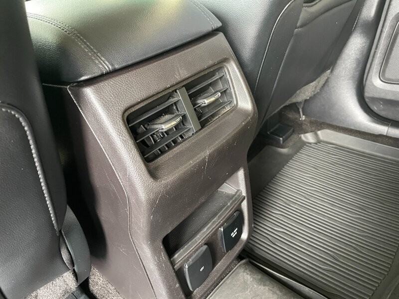 Ford Edge Vehicle Full-screen Gallery Image 26