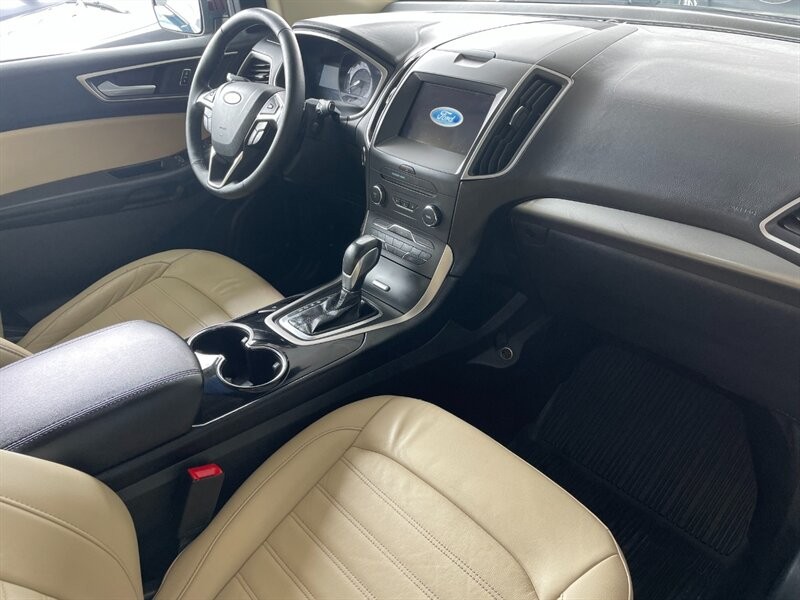 Ford Edge Vehicle Full-screen Gallery Image 27