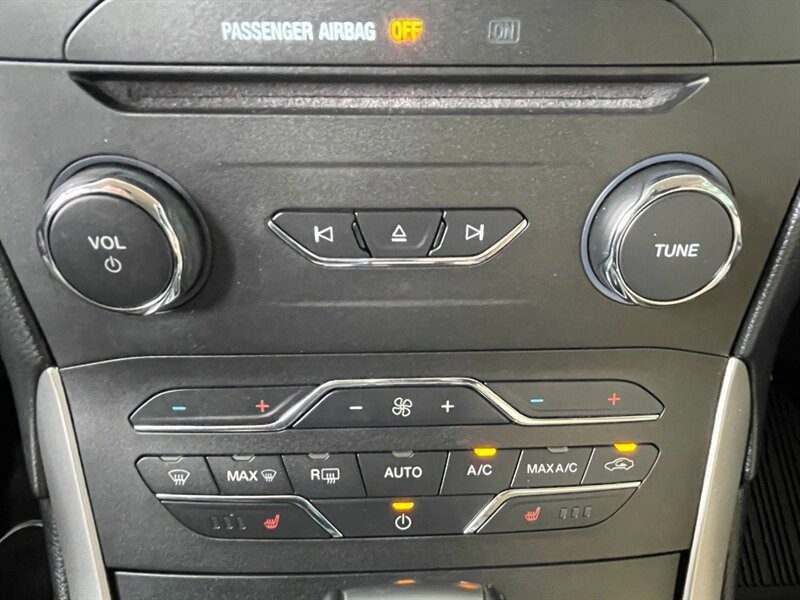 Ford Edge Vehicle Full-screen Gallery Image 36