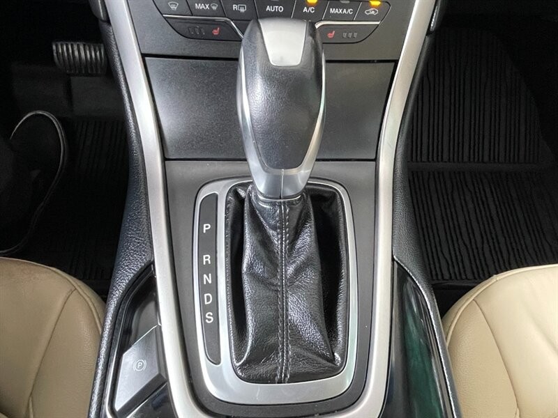 Ford Edge Vehicle Full-screen Gallery Image 37