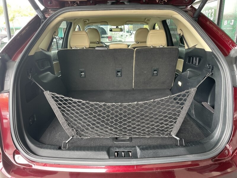 Ford Edge Vehicle Full-screen Gallery Image 38