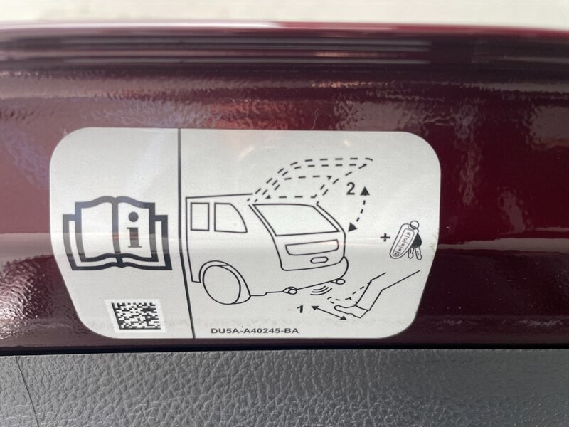 Ford Edge Vehicle Full-screen Gallery Image 39