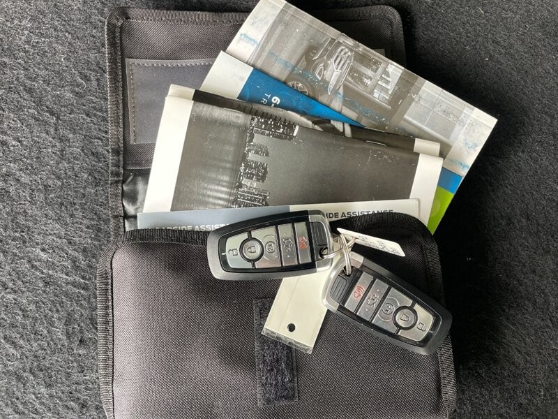 Ford Edge Vehicle Full-screen Gallery Image 40