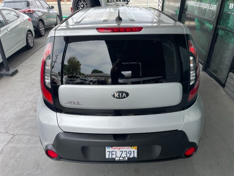 Kia Soul Vehicle Full-screen Gallery Image 15