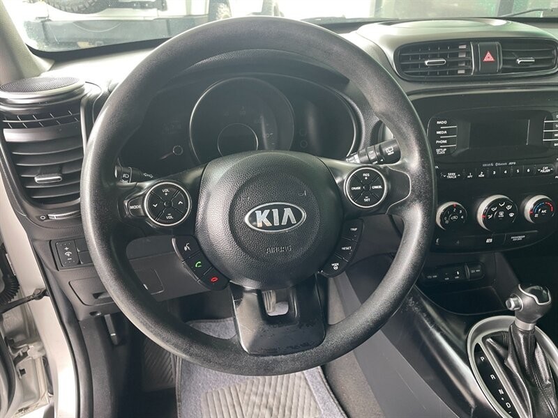 Kia Soul Vehicle Full-screen Gallery Image 19