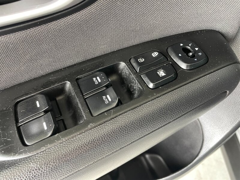 Kia Soul Vehicle Full-screen Gallery Image 23