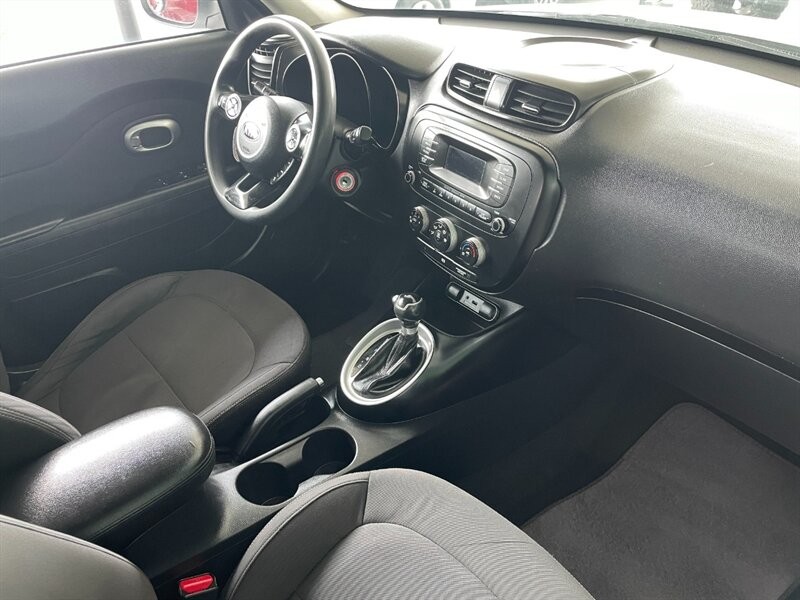 Kia Soul Vehicle Full-screen Gallery Image 25