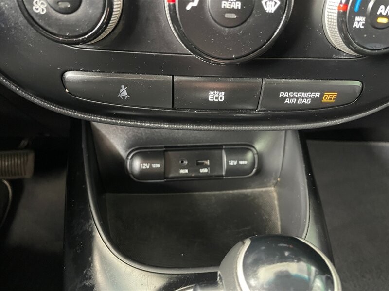 Kia Soul Vehicle Full-screen Gallery Image 29