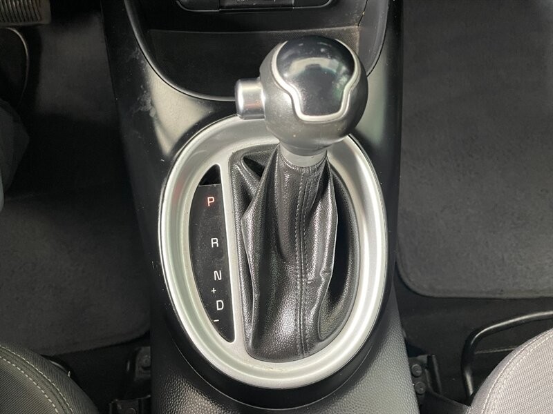 Kia Soul Vehicle Full-screen Gallery Image 30