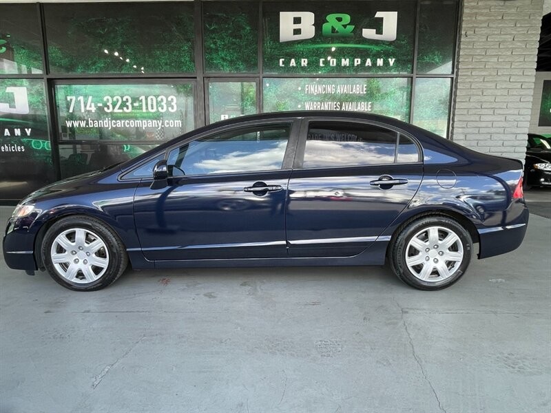 Honda Civic Sedan Vehicle Full-screen Gallery Image 04