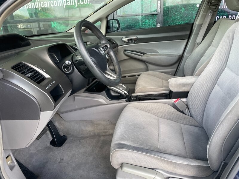 Honda Civic Sedan Vehicle Full-screen Gallery Image 17