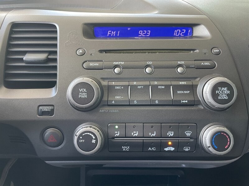 Honda Civic Sedan Vehicle Full-screen Gallery Image 27