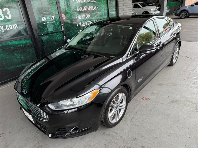 Ford Fusion Energi Vehicle Full-screen Gallery Image 02