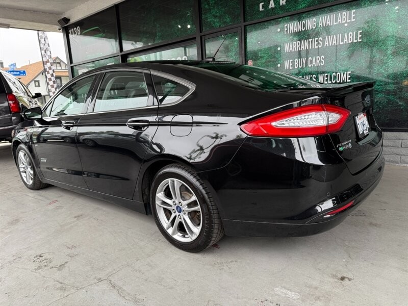 Ford Fusion Energi Vehicle Full-screen Gallery Image 06