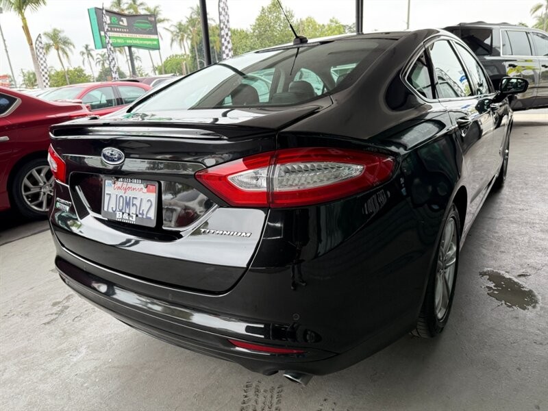 Ford Fusion Energi Vehicle Full-screen Gallery Image 11
