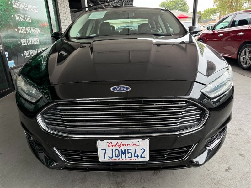 Ford Fusion Energi Vehicle Full-screen Gallery Image 12