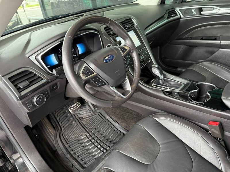 Ford Fusion Energi Vehicle Full-screen Gallery Image 18