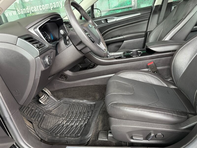 Ford Fusion Energi Vehicle Full-screen Gallery Image 19