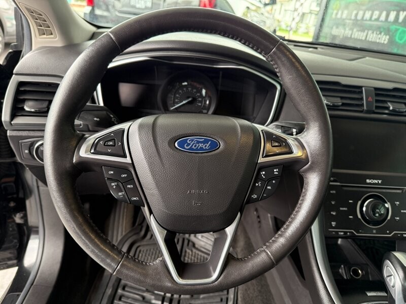 Ford Fusion Energi Vehicle Full-screen Gallery Image 21