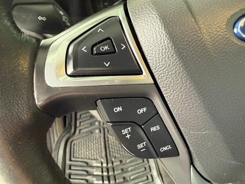 Ford Fusion Energi Vehicle Full-screen Gallery Image 22