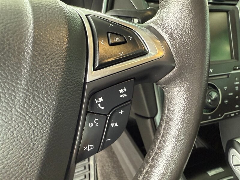 Ford Fusion Energi Vehicle Full-screen Gallery Image 23