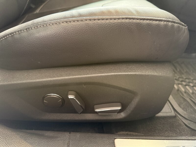 Ford Fusion Energi Vehicle Full-screen Gallery Image 29